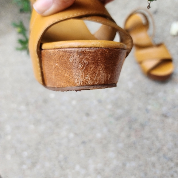 Tory BurchTory Burch Brown Leather Almita Wedge Sandals size 6 1/2 - Picture 4 of 11